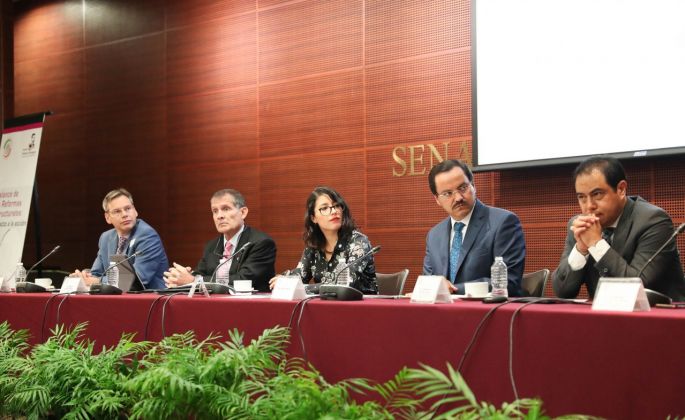 El aumento de salario no se puede alcanzar con leyes o decretos, señalan en el Senado especialistas