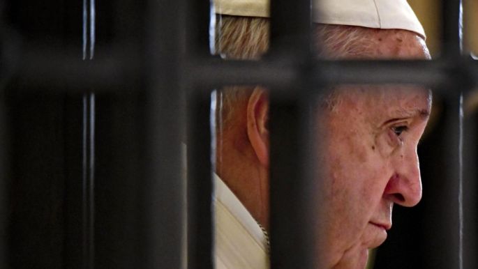 El Vaticano siente "vergüenza" tras el caso de curas pederastas en EEUU