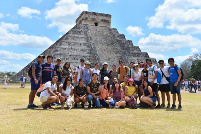 En consenso con artesanos y empresarios, el Gobierno del Estado presenta solución al ambulantaje en Chichén Itzá