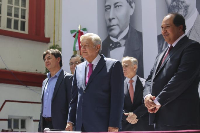 Presenta López Obrador a siete integrantes de la Oficina de la Presidencia de la República; destaca Lázaro Cárdenas Batel