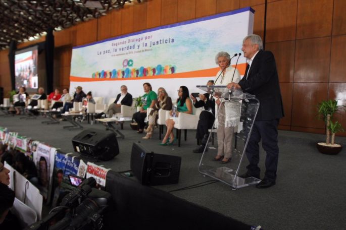 AMLO se reúne con familiares de víctimas en el Segundo Diálogo por la Paz, la Verdad y la Justicia convocado por la CNDH