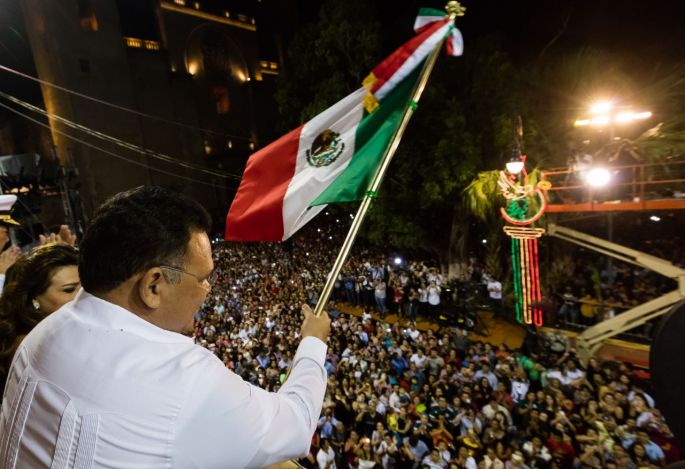 El Gobernador Rolando Zapata Bello encabeza por última ocasión la tradicional noche del Grito