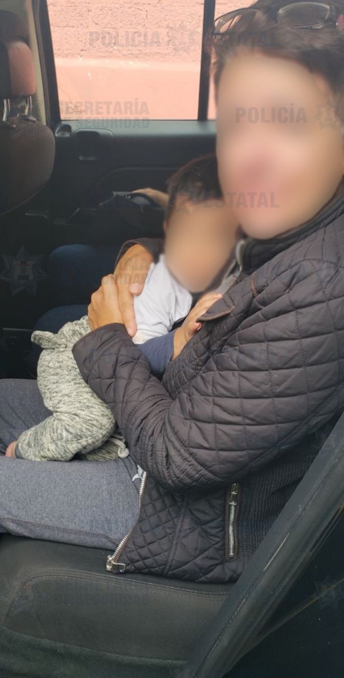 Rescatan a bebé que iba en una camioneta robada