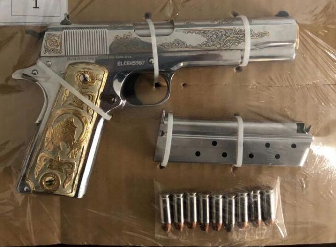 Detienen a dos personas con casi 50 mil dólares, cartuchos, cargadores y un arma de fuego en Sonora