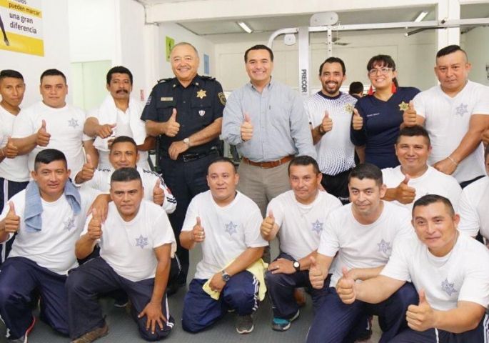 Se reúne Renán Barrera con agentes que asistirán a un curso SWAT en los EEUU; se redoblarán esfuerzos para tener policías cada vez mejor capacitados