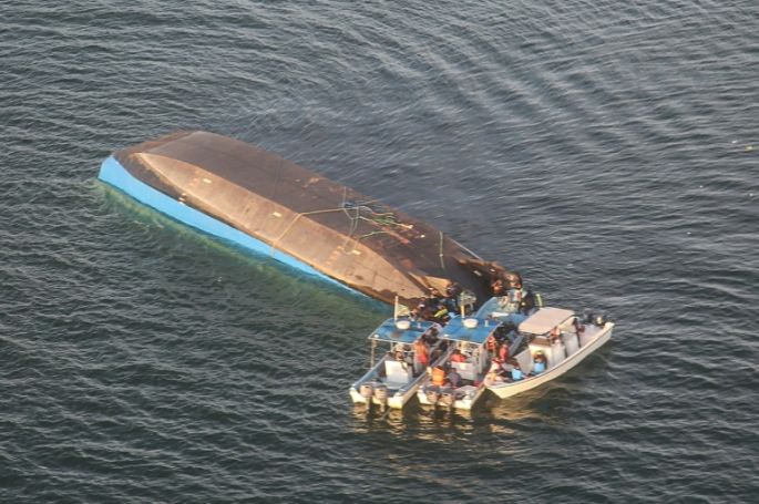Saldo de naufragio en Tanzania llega a 218 muertos, hallan a un superviviente
