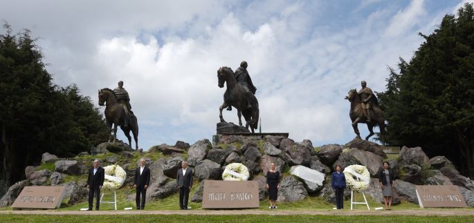 Encabeza AMLO guardia de honor en el Monte de las Cruces