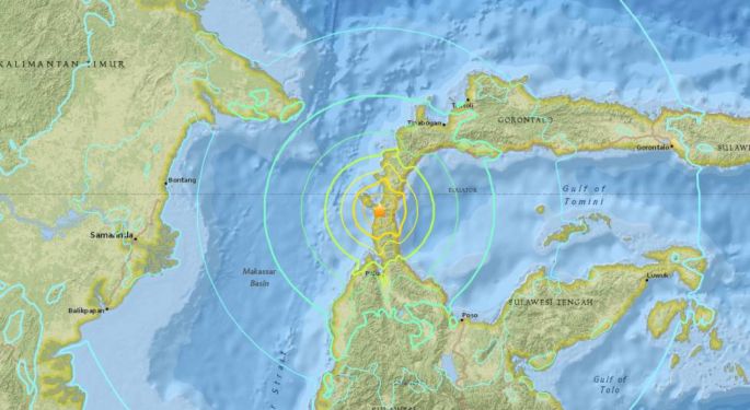 Fuertes terremotos sacuden Indonesia y activan la alerta de tsunami
