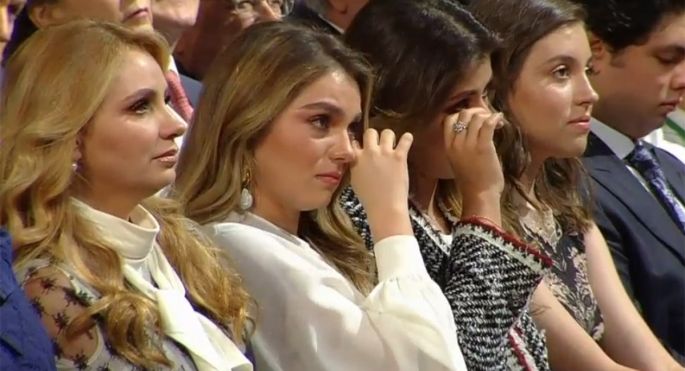 Entre lágrimas de telenovela, Peña Nieto rindió hoy su último informe de gobierno