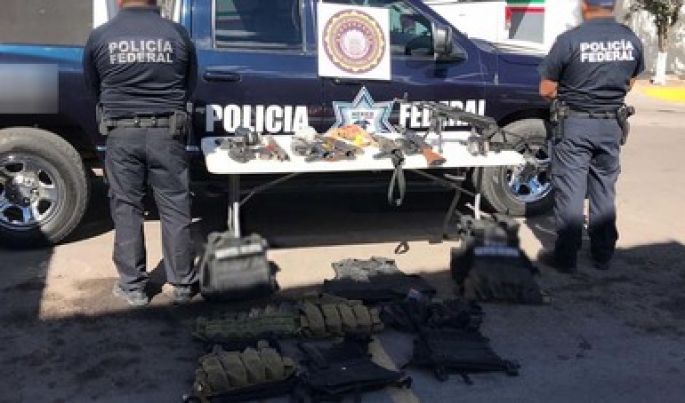 La Policía Federal y la Sedena aseguran armamento y equipo táctico en operativo de seguridad en Nogales