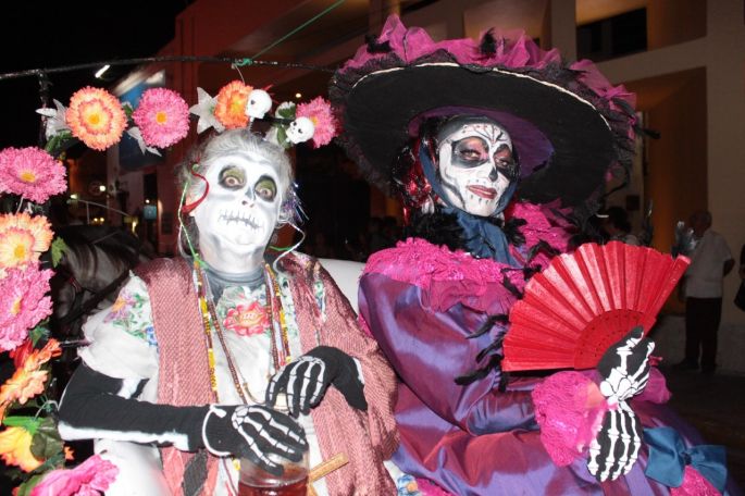 Cortejo Fúnebre y Delirio Teatral dan ambiente festivo al centro histórico