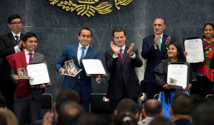 Entregó el Presidente Enrique Peña Nieto el Premio Nacional de la Juventud