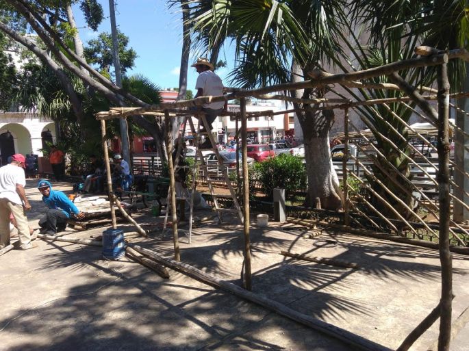 Avanzan preparativos para la muestra de altares en la Plaza Grande