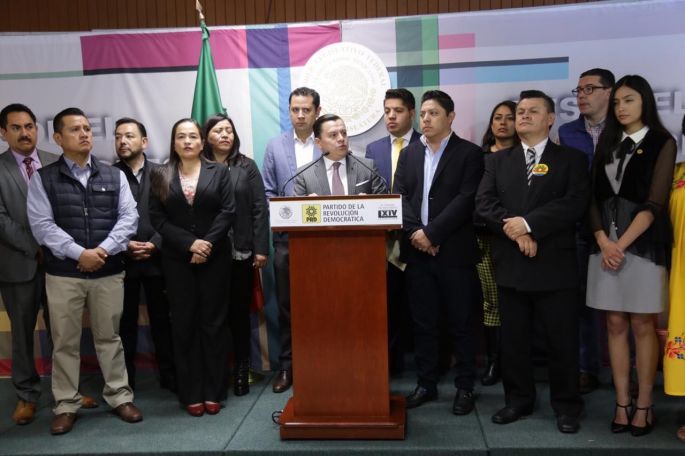 Acusa el PRD que la consulta para decidir el nuevo aeropuerto es ilegal de origen