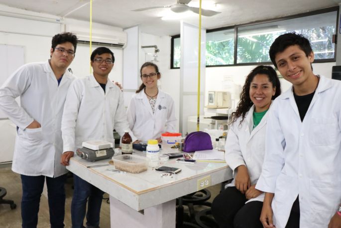 La Facultad de Medicina Veterinaria y Zootecnia celebra 48 años de historias de éxito