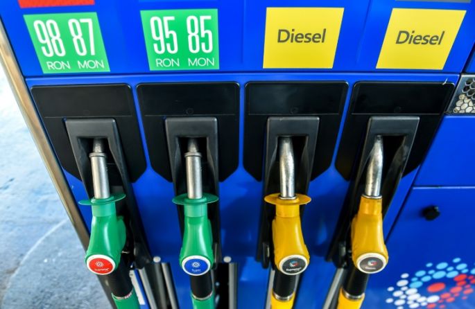El petróleo retrocede con un mercado en dudas frente a las tensiones entre EEUU y Arabia Saudita