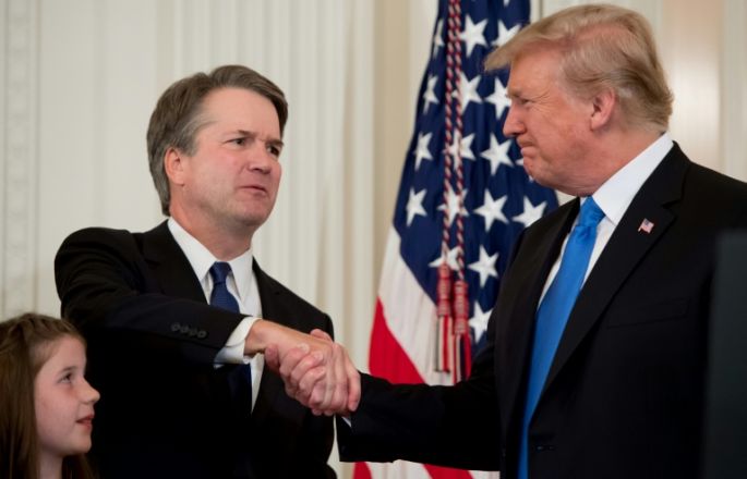 El juez Kavanaugh entra a la Corte Suprema de EEUU, en gran victoria para Trump