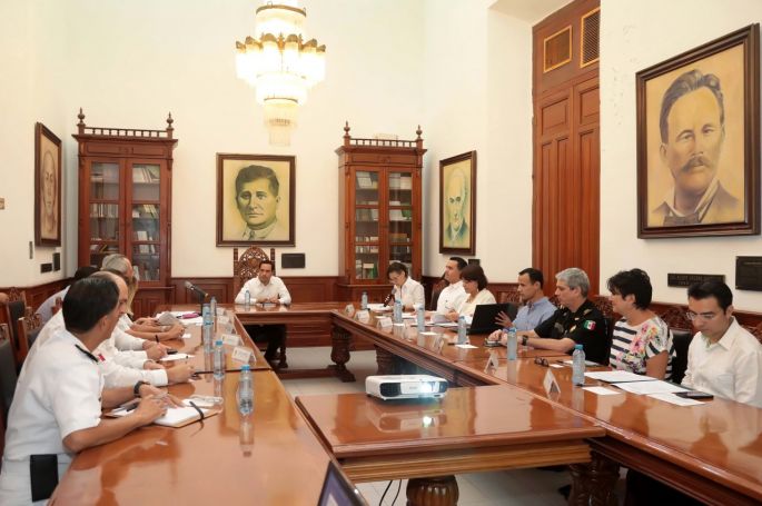 Mauricio Vila Dosal escucha necesidades de representantes de cruceros