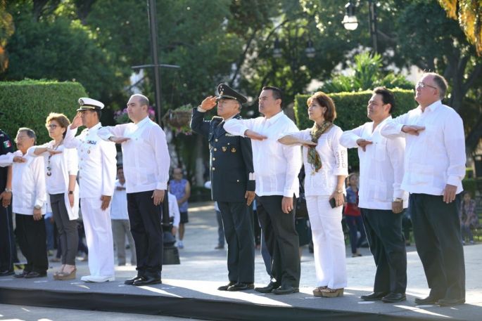 El alcalde Renán Barrera presencia desfile Cívico-Deportivo conmemorativo al 108 Aniversario de la Revolución Mexicana