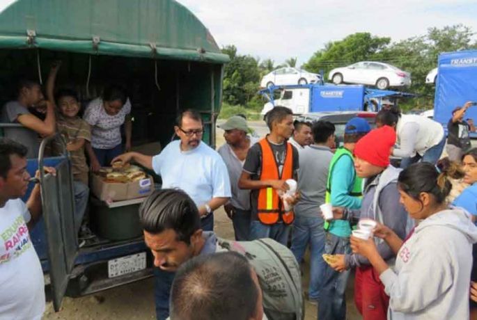 Pandilleros hondureños corren a salvadoreños de un estadio que sirve de refugio