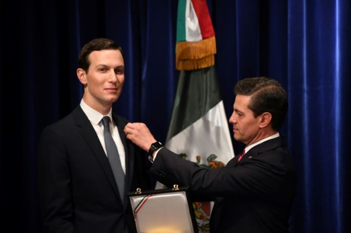 Peña Nieto condecora a yerno de Trump por su "extraordinario" aporte a relación México-EEUU