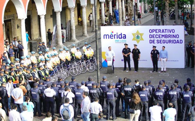 Banderazo del Operativo de Seguridad Decembrino en el Centro Histórico de Mérida 
