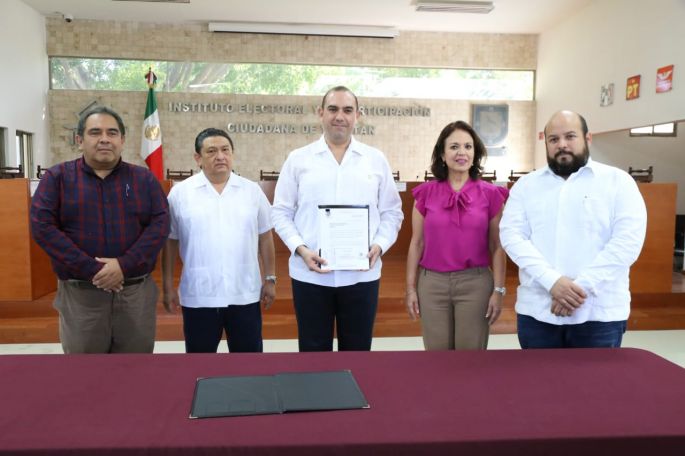 Entrega Congreso del Estado agenda legislativa al IEPAC  