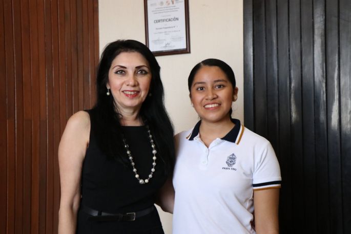 Reconocen la destacada trayectoria académica de alumna de la Escuela Preparatoria Uno