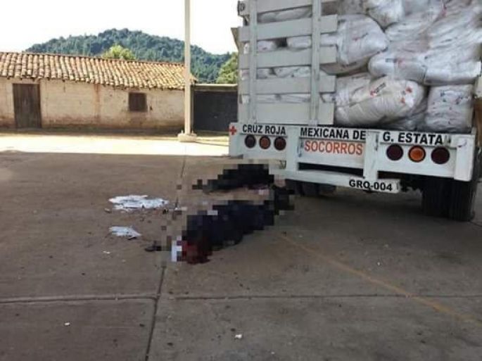 Policias y paramédicos asesinados en Guerrero