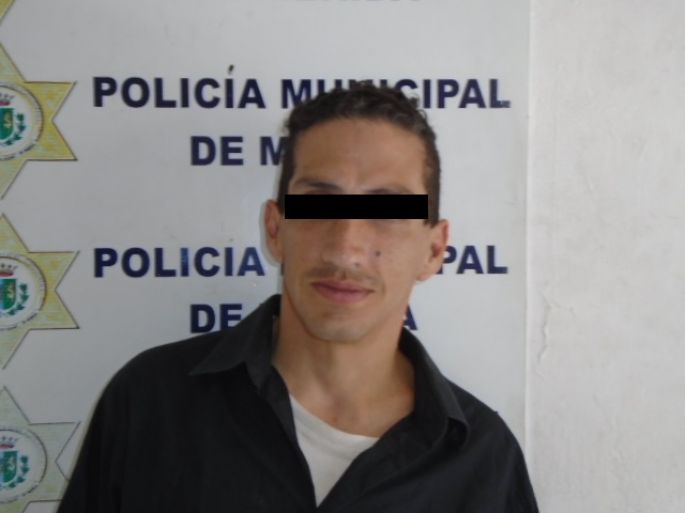Detiene la Policía Municipal a sujeto que ahorcaba a mujer dentro de un auto 