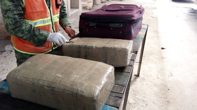 Encuentran 17 kilos de mota en ADO que venía de Campeche 