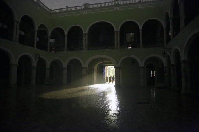 Edificios del Gobierno del Estado apagan sus luces en apoyo a la demanda por tarifas eléctricas justas en Yucatán