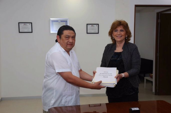 Entregan Paquete Fiscal 2019 de Yucatán