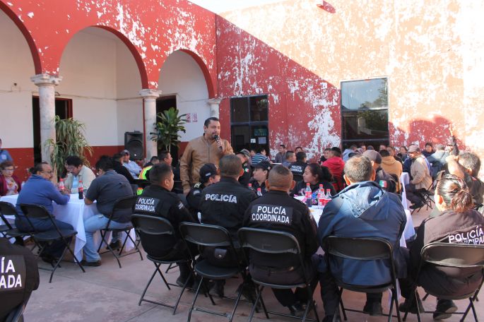 Festejan a los policías de Ticul