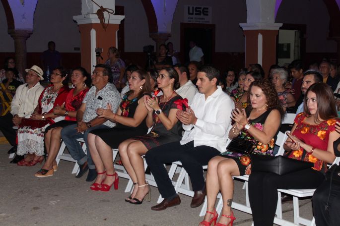 Celebran el "Día del Tekaxeño" con Noche cultural