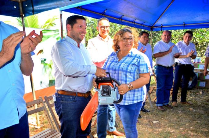 Más de tres mdp en apoyos de “Peso a peso”, para productores de la zona sur