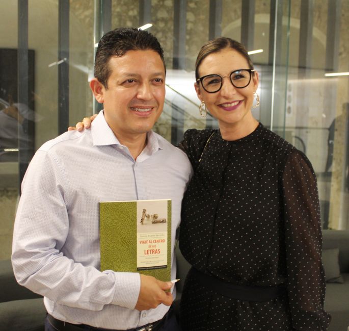 Presentan Viaje al centro de las letras de Carlos Martín Briceño
