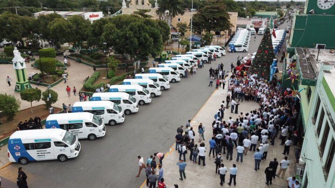 El Gobernador Mauricio Vila y el secretario de Salud federal, Jorge Alcocer Varela, distribuyen las últimas 49 unidades a 36 Ayuntamientos yucatecos.