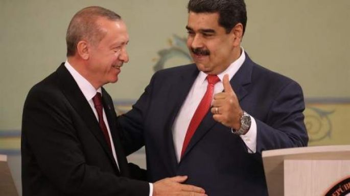 Turquía ofrece su apoyo político y económico a Maduro 