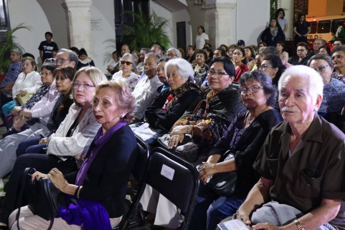 Egresa la primera generación de la Universidad de los Mayores