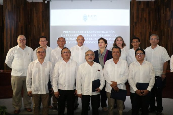 Reconoce la UADY la generación de conocimiento de sus investigadores
