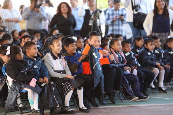 El Gobernador Mauricio Vila Dosal pone en marcha la distribución de más de 208,000 chamarras para estudiantes yucatecos