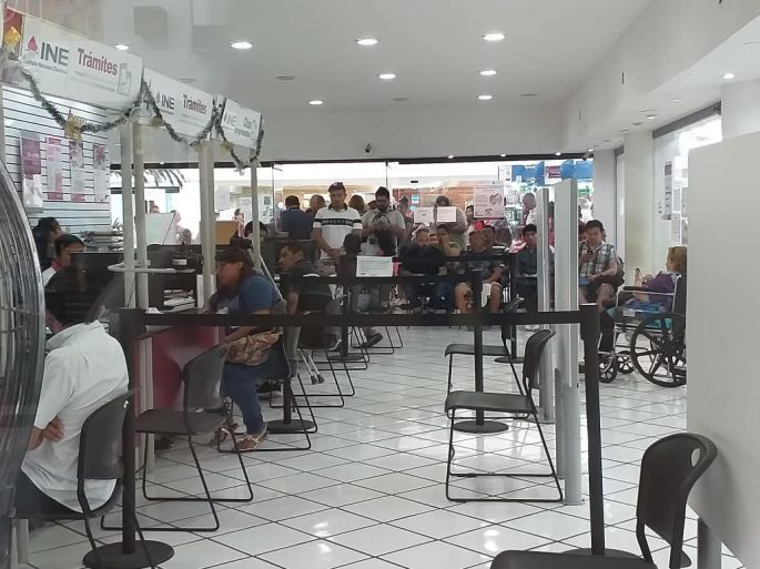 Tras el llamado del INE, los yucatecos van a renovar sus credenciales