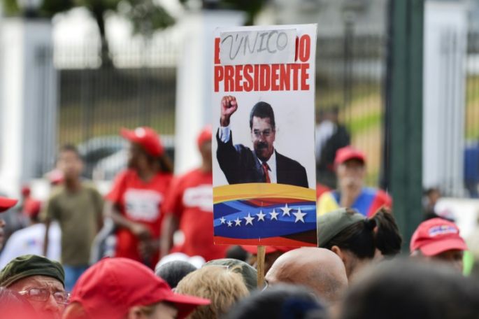 Maduro recibe espaldarazo de militares ante apoyo internacional a Guaidó