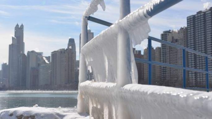 EE UU se prepara para la ola de frío polar, esperan hasta 40 grados bajo cero. Toronto se recupera de histórica nevada