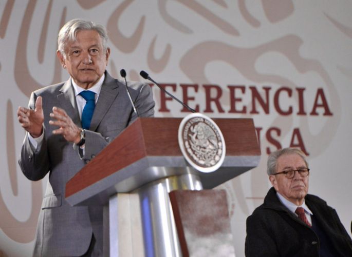 Hay ladrones de  combustible en el Golfo de México, anuncia López Obrador