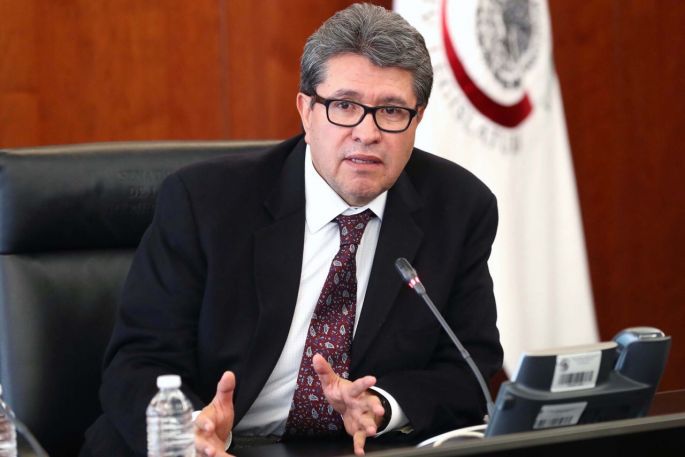 Ricardo Monreal celebra la determinación del Poder Judicial de reducir su salario en un 25 por ciento 