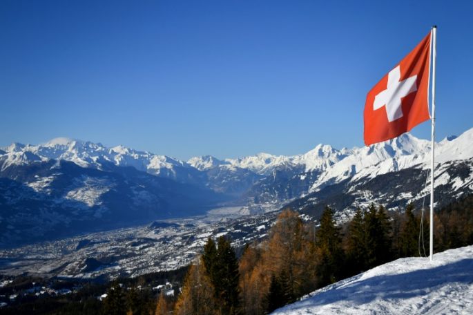 Avalancha en estación de esquí en Suiza sepulta a varias personas