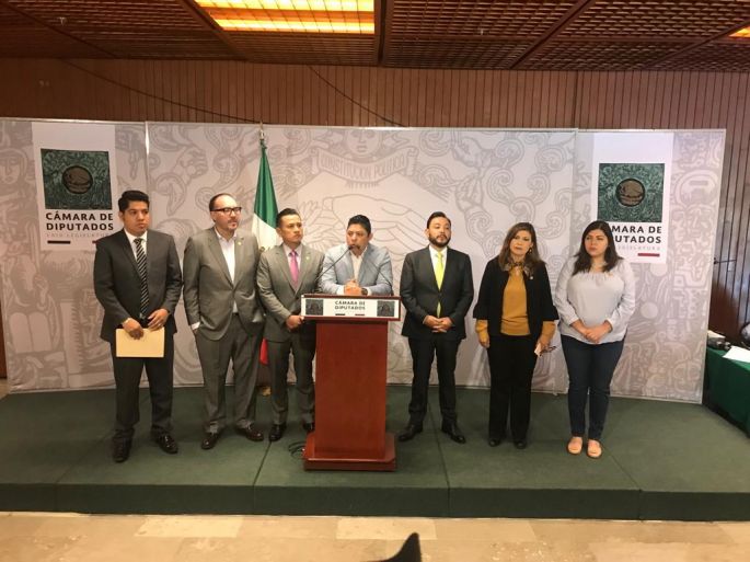 Se resquebraja el PRD, renuncian 9 Diputados Federales 