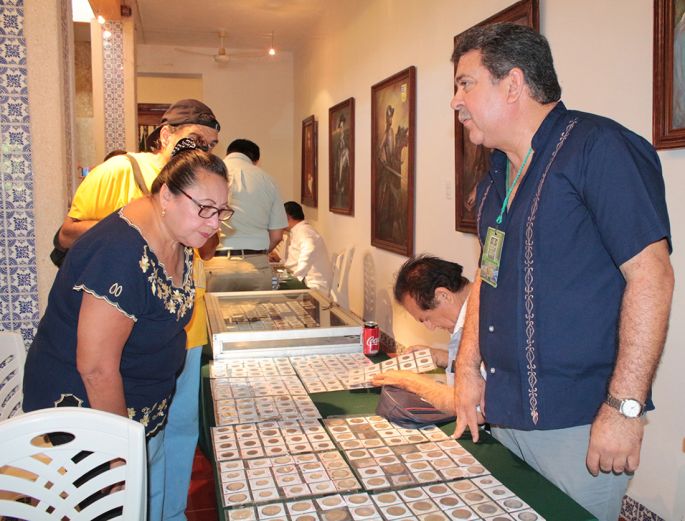 Llegan a Yucatán más de tres mil monedas y estampillas antiguas